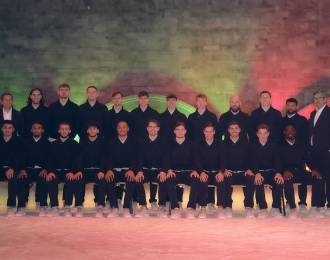OFM kleedt staf en spelers MVV