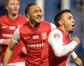 MVV ruikt de play-off-plekken na goede 3-0 zege in Eindhoven