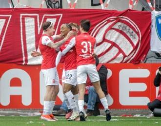 IJzersterk MVV laat koploper Willem II in blessuretijd ontsnappen: 1-1